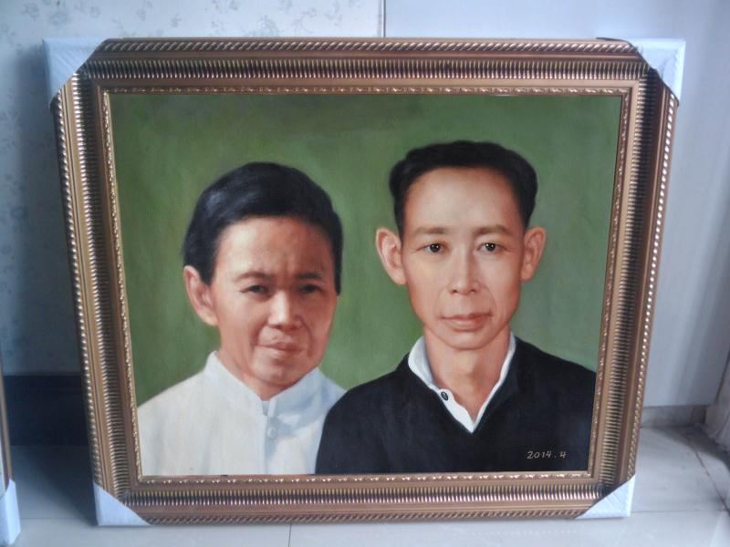 配好高檔金色畫框的肖像油畫